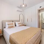 Vardas Luxury דירה *